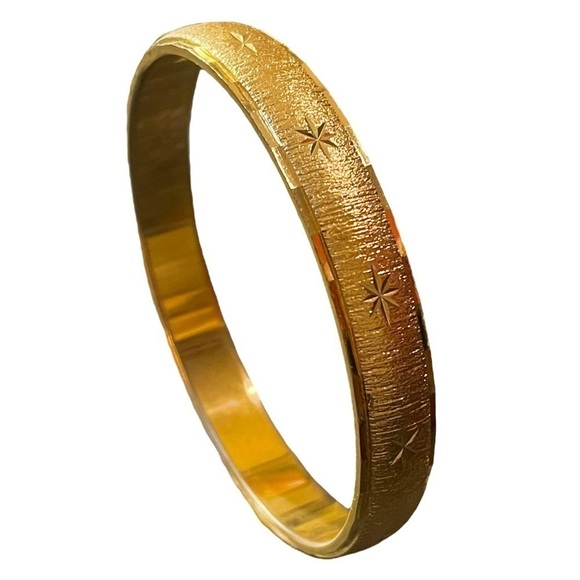 Vintage Monet Gold Toned Engraved Starburst Statement Bangle Bracelet 7 3/4” - Picture 5 of 12